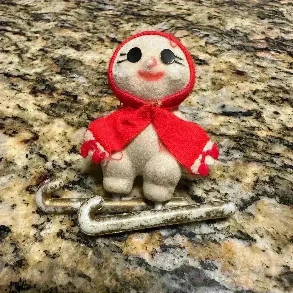 Vintage Flocked Snowbaby Skiing‎